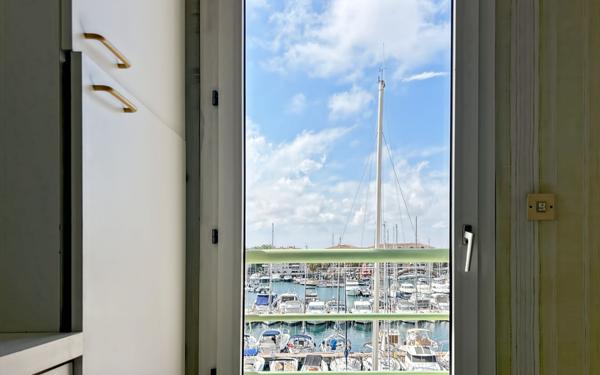 Appartement à vendre    3 pièces • 76 m2 Fréjus