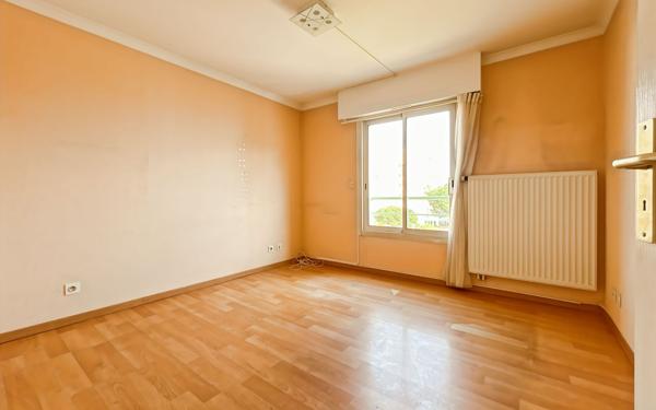 Appartement à vendre    3 pièces • 76 m2 Fréjus