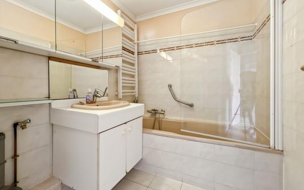 Appartement à vendre    3 pièces • 76 m2 Fréjus