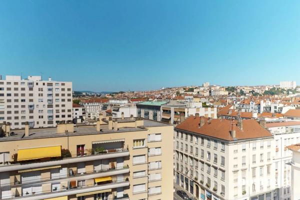 LYON 6ᵉ – Saint-Pothin | 99 m² en 9ᵉ étage | Vue panoramique Croix-Rousse | Garage disponible