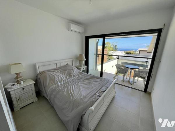 ST GILLES LES BAINS VILLA T6 PISCINE