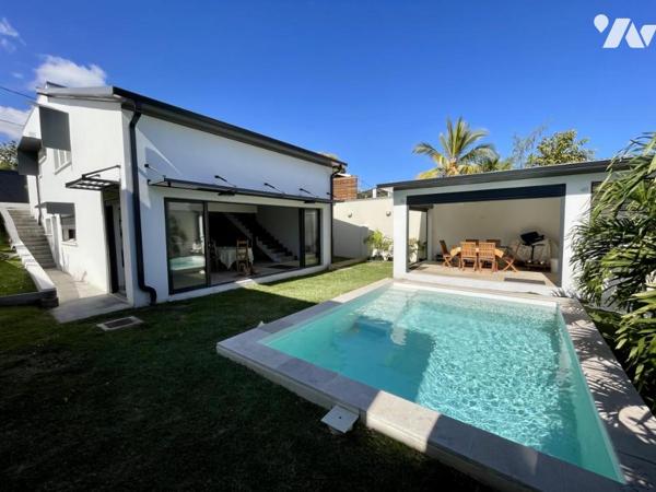 ST GILLES LES BAINS VILLA T6 PISCINE