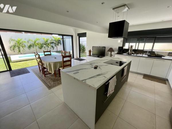 ST GILLES LES BAINS VILLA T6 PISCINE