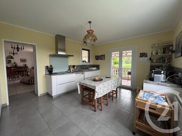 Maison à vendre  8 pièces - 212,22 m 2   LESCURE D ALBIGEOIS  - 81