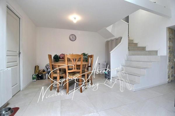 Maison rénovée, 2 chambres et bureau avec jardin et garage