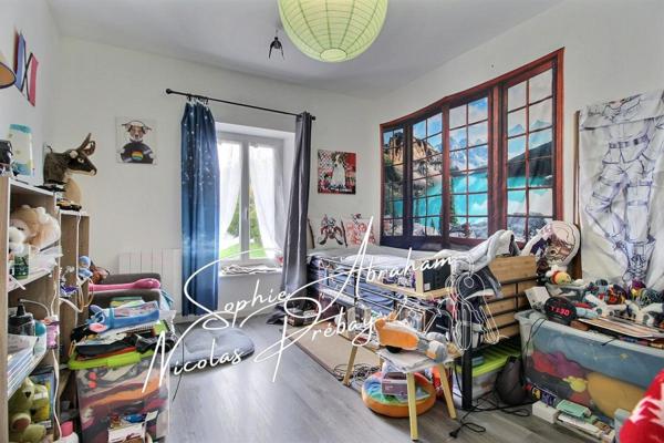 Maison rénovée, 2 chambres et bureau avec jardin et garage