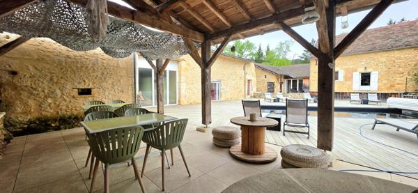 Domaine de charme au coeur du Périgord , Propriété d'exception avec activité touristique
