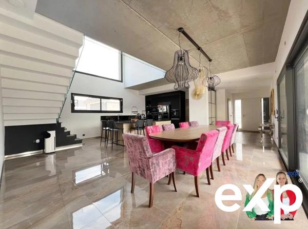 Maison contemporaine avec piscine & spa – 7 pièces