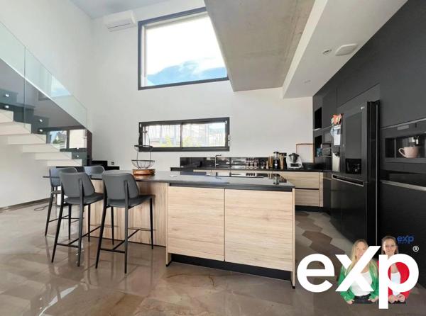 Maison contemporaine avec piscine & spa – 7 pièces