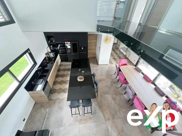 Maison contemporaine avec piscine & spa – 7 pièces