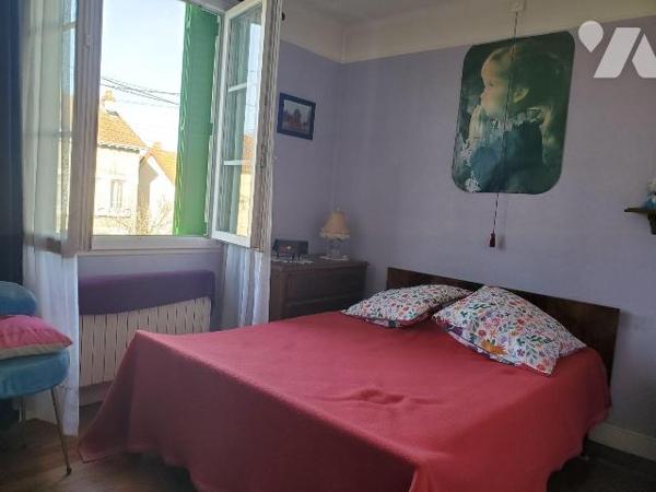 A SAISIR ! Maison à Vendre à Guéret (23000) en Creuse (23) comprenant : 

- Un sous-sol de ga...