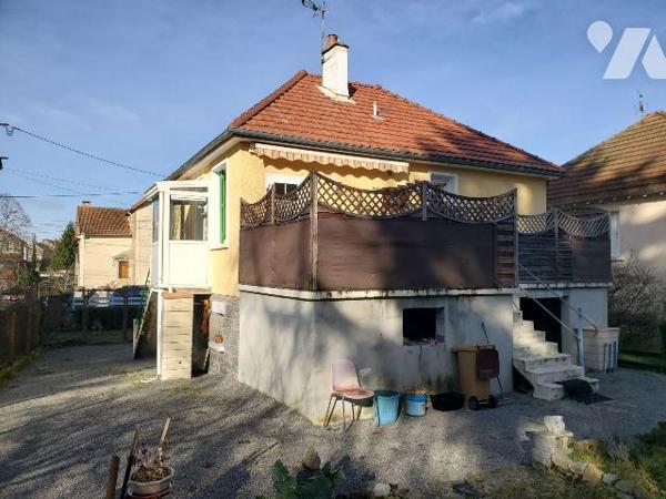 A SAISIR ! Maison à Vendre à Guéret (23000) en Creuse (23) comprenant : 

- Un sous-sol de ga...