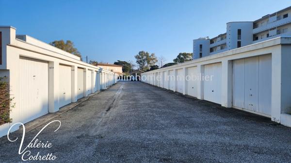À vendre – Garage de 16 m² à Hyères, secteur Plage – Résidence Simone Berriau 83400