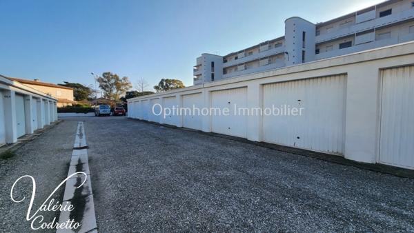 À vendre – Garage de 16 m² à Hyères, secteur Plage – Résidence Simone Berriau 83400