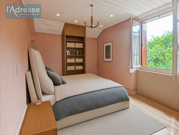 Maison familiale en pierre avec dépendances - Puy L'Évêque