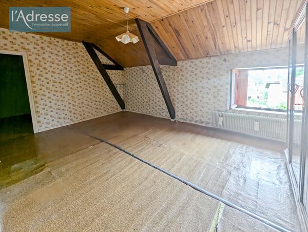 Maison familiale en pierre avec dépendances - Puy L'Évêque