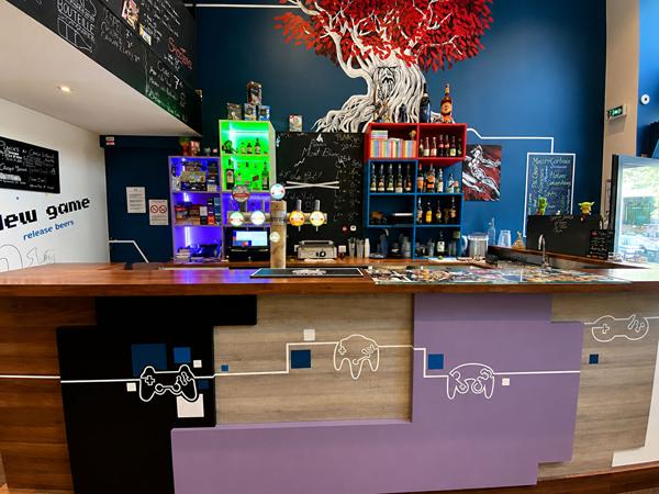 LYON 7ème - FONDS DE COMMERCE BAR AVEC TERRASSE ET LICENCE IV