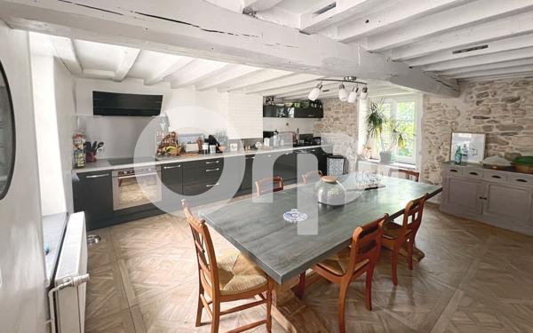 Maison à vendre    5 pièces • 203,05 m2 Crépy-en-Valois