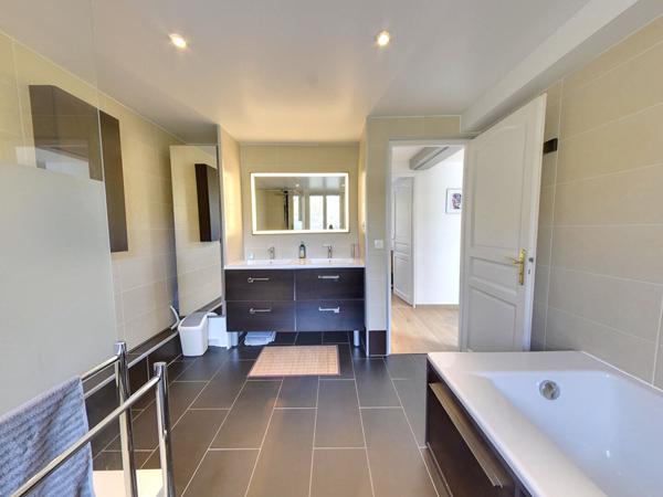 Maison coup de coeur - 8 pièces de 180 m2 en centre-ville