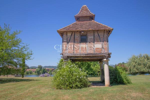 L’Élégante Propriété Riveraine Lotus Lily – Avec Jetée Privée