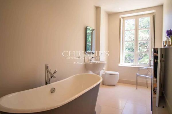 L’Élégante Propriété Riveraine Lotus Lily – Avec Jetée Privée