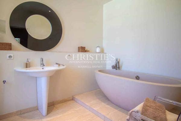 L’Élégante Propriété Riveraine Lotus Lily – Avec Jetée Privée