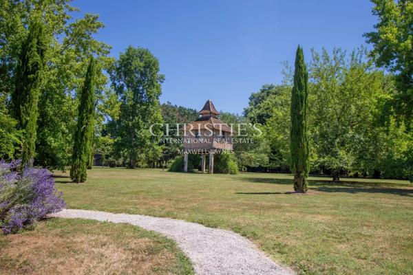 L’Élégante Propriété Riveraine Lotus Lily – Avec Jetée Privée