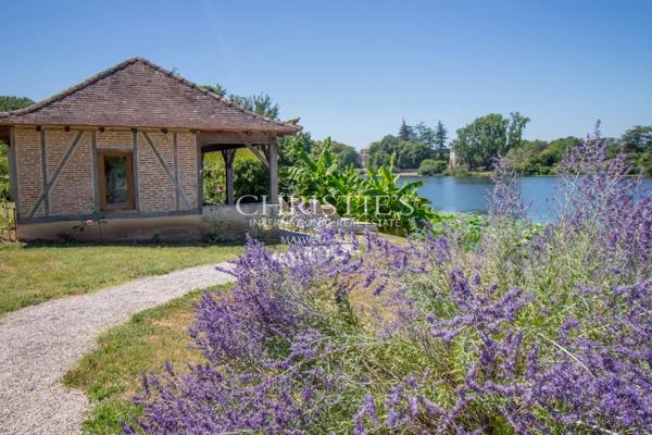 L’Élégante Propriété Riveraine Lotus Lily – Avec Jetée Privée