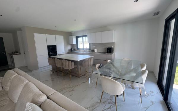 Maison à vendre    5 pièces •  Boeil-Bezing