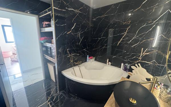 Maison à vendre    5 pièces •  Boeil-Bezing