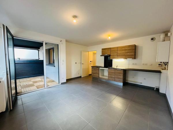 Bouscat proche tram, T2 avec terrasse et place de parking