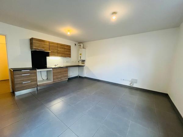 Bouscat proche tram, T2 avec terrasse et place de parking