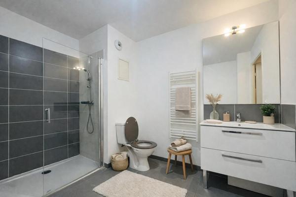 Bouscat proche tram, T2 avec terrasse et place de parking