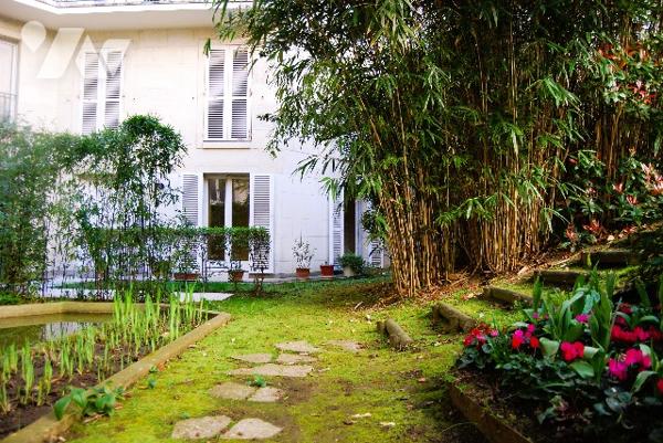 A VISITER STUDIO RDC - La Tour-Maubourg, jardinet en jouissance privative, cave