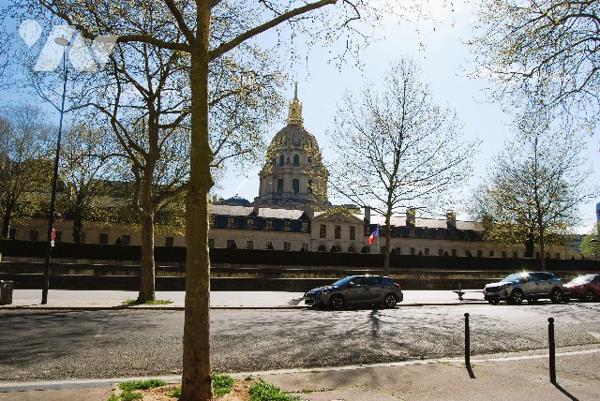 A VISITER STUDIO RDC - La Tour-Maubourg, jardinet en jouissance privative, cave