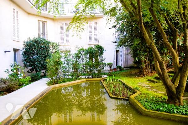 A VISITER STUDIO RDC - La Tour-Maubourg, jardinet en jouissance privative, cave