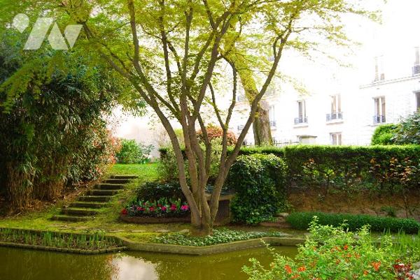 A VISITER STUDIO RDC - La Tour-Maubourg, jardinet en jouissance privative, cave