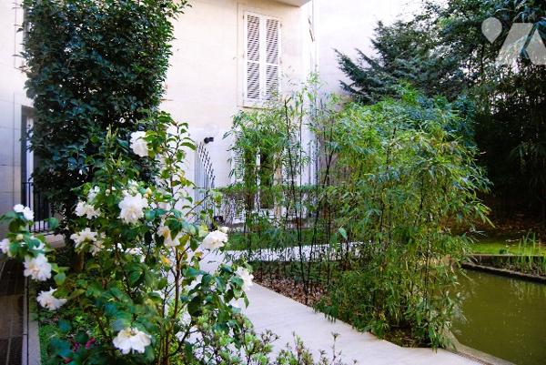 A VISITER STUDIO RDC - La Tour-Maubourg, jardinet en jouissance privative, cave