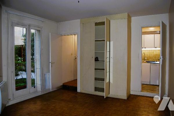 A VISITER STUDIO RDC - La Tour-Maubourg, jardinet en jouissance privative, cave