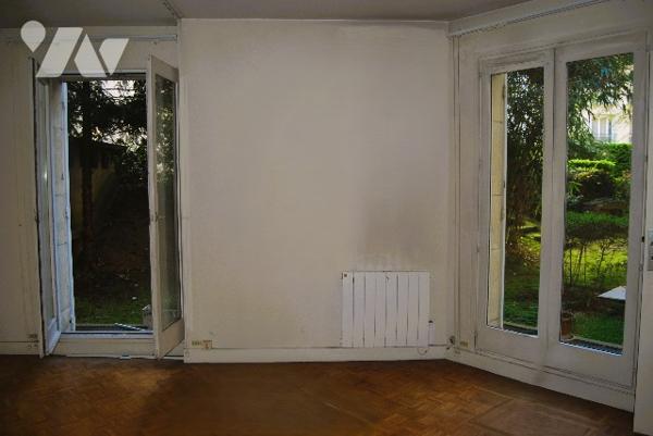 A VISITER STUDIO RDC - La Tour-Maubourg, jardinet en jouissance privative, cave