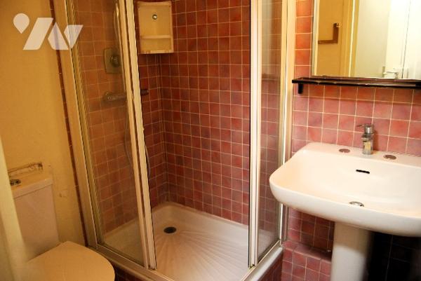 A VISITER STUDIO RDC - La Tour-Maubourg, jardinet en jouissance privative, cave