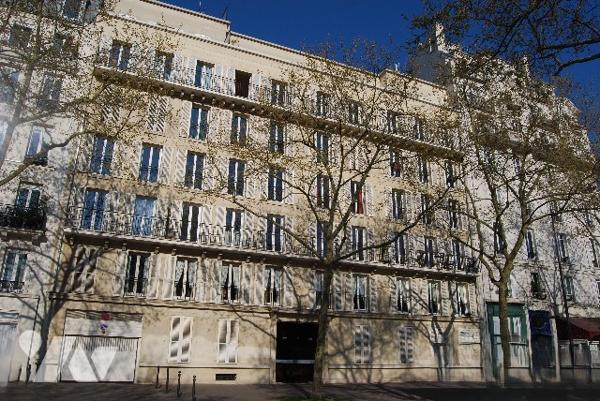 A VISITER STUDIO RDC - La Tour-Maubourg, jardinet en jouissance privative, cave