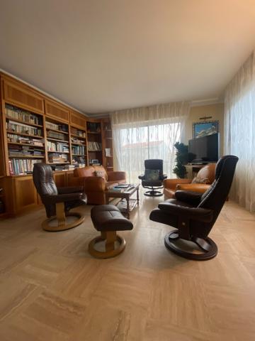 MAISON FAMILIALE PROCHE COMMERCES