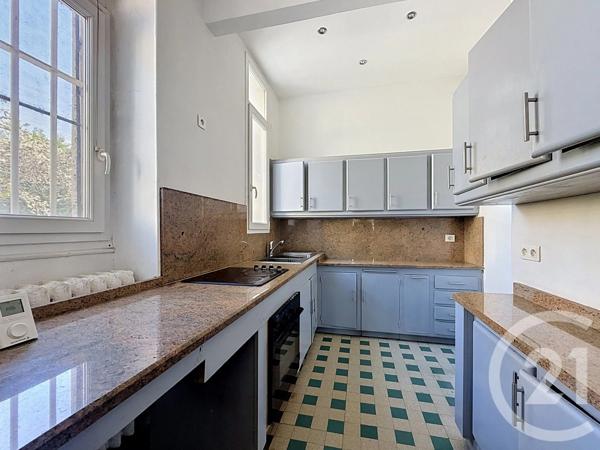 Maison à vendre  11 pièces - 256,77 m 2   CHATEAURENARD  - 13