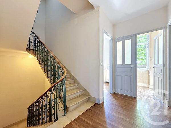 Maison à vendre  11 pièces - 256,77 m 2   CHATEAURENARD  - 13