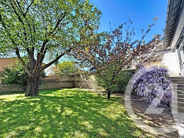 Maison à vendre  11 pièces - 256,77 m 2   CHATEAURENARD  - 13