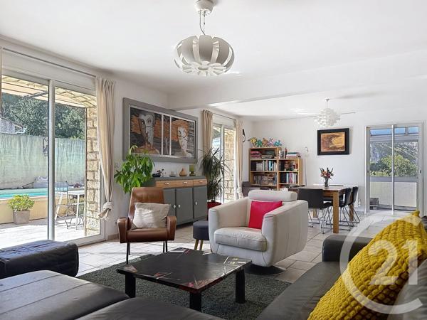 Maison à vendre  11 pièces - 256,77 m 2   CHATEAURENARD  - 13