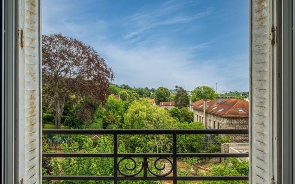 Appartement à vendre    4 pièces • 100 m2 Chaville