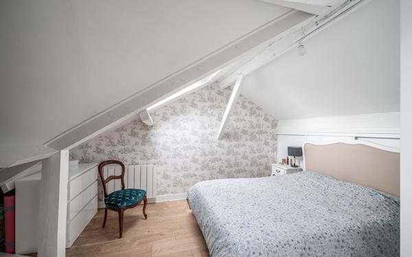 Appartement à vendre    4 pièces • 100 m2 Chaville