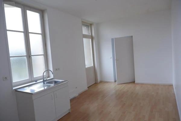 Location - Fonds et/ou murs commerciaux Abbeville 80100 3 pièces 50 m 2 69 m 2